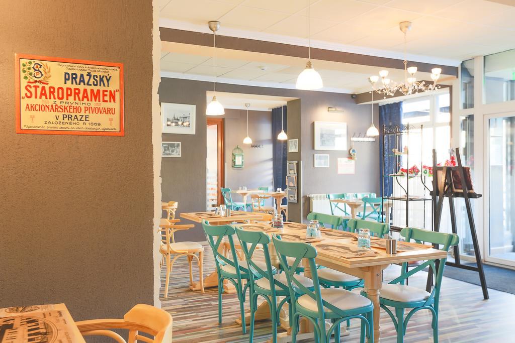 Artmotel & Bistro ฮาเซก ภายนอก รูปภาพ