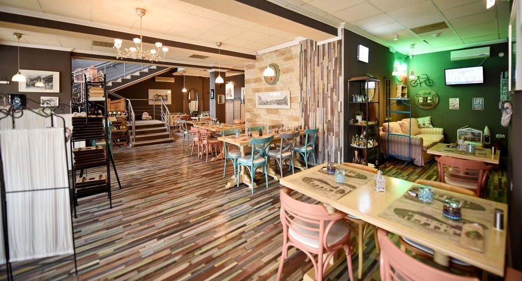 Artmotel & Bistro ฮาเซก ภายนอก รูปภาพ